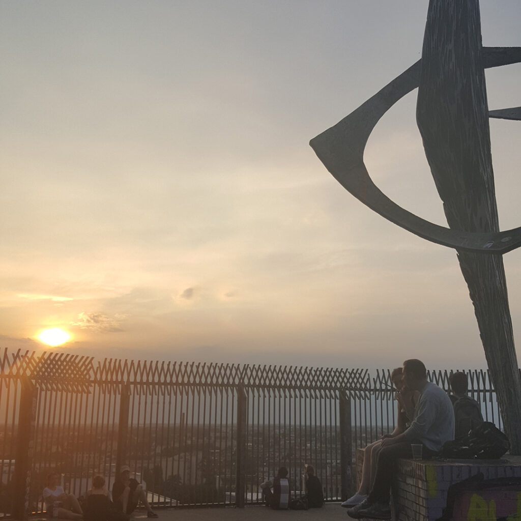 Dieses Bild hat ein leeres Alt-Attribut. Der Dateiname ist fifth-date-berlin-leo-1024x1024.jpg